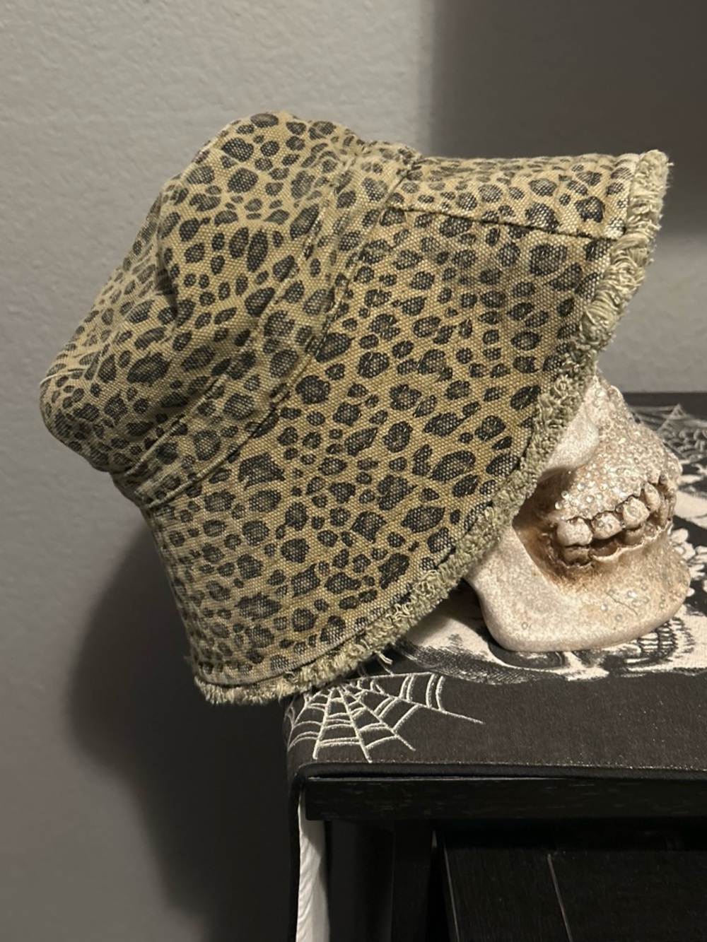 Hat interior with label